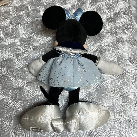 Minnie Mouse 60th diamond anniversary collection - Picture 3 of 9